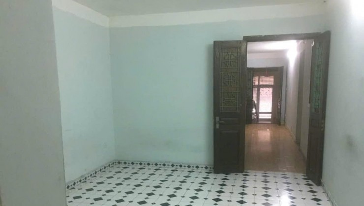 Cho thuê ở nhóm 6 người nhà TT ngõ Giải Phóng, Hoàng Mai, 90m x 1T - Giá 10.5tr đủ đồ, ở ngay